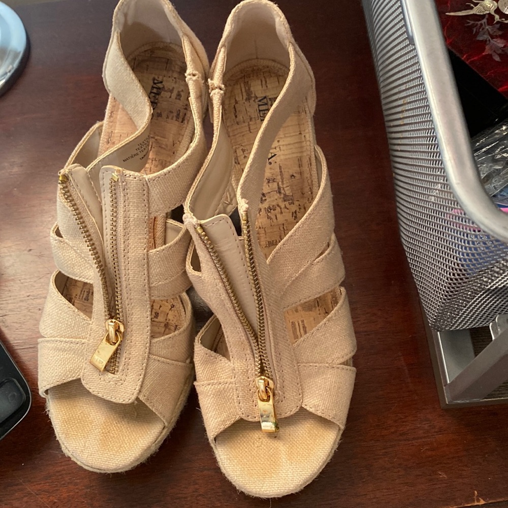 Merona uses wedge shoes nude color